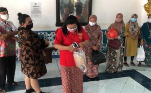 Kirim Logistik Ditolak, Abdi Dalem Keraton Solo Menangis di Kori Kamandungan