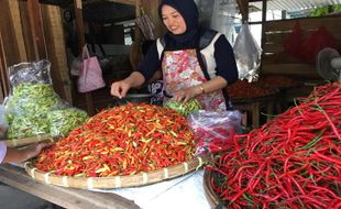 Harga Cabai Rawit Merah di Solo Tembus Rp120.000/Kg, Penjual Ayam Geprek Pusing