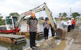 Banjir Rendam Semarang Berhari-Hari, Ganjar Minta Pompa Diperbanyak