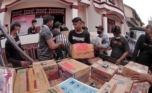 Suporter Persis Solo Garis Keras Kumpulkan Donasi Rp21 Juta Untuk Korban Bencana Alam