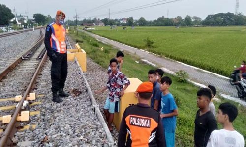 Anak-Anak Kedapatan Bermain di Jalur KA Madiun Langsung Ditegur Polsuska