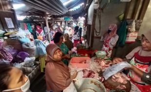 Jelang Jateng di Rumah Saja, Pasar dan Bakul Sayur Keliling di Soloraya Diserbu Pembeli