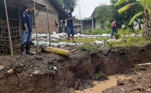 Tanah Ambles 1 Meter, Warga Temboro Madiun Cemas