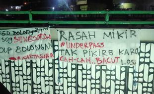 Belum Sehari Terpasang, Spanduk Protes Kondisi Underpass Makamhaji Sukoharjo Raib