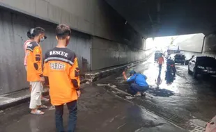 Penutup Drainase Rusak Melulu, Polisi Libatkan Sukarelawan Awasi Underpass Makamhaji Sukoharjo