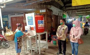 BRI Salurkan 16 Wastafel ke Pasar Tradisional Sragen