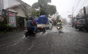 Hujan Deras, Viaduk Gilingan Dan Beberapa Ruas Jalan Solo Tergenang