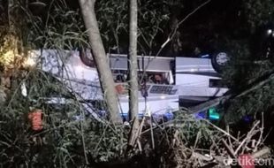 Bus Rombongan SMP Masuk Jurang di Sumedang, 19 Orang Tewas