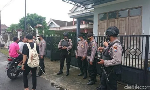 3 Orang Diamankan Saat Penggerebekan Terduga Teroris di Tulungagung