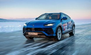 Lamborghini Urus Cetak Rekor SUV Tercepat di Trek Es di Rusia