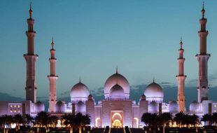 Miniaturnya Dibangun Di Gilingan Solo, Begini Wujud Asli Masjid Agung Sheikh Zayed Abu Dhabi