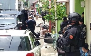 Polisi Tangkap Tiga Tersangka Pendukung Bom Bunuh Diri di Makassar, Rumah Pelaku Digeledah