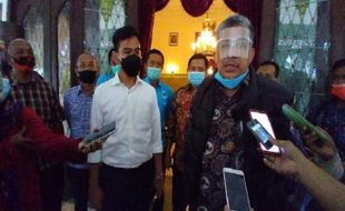 Fahri Hamzah Bikin Puisi Titip Solo Buat Gibran