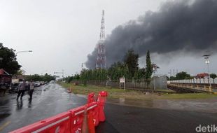 Diguyur Hujan Sejak Semalam, Api Yang Membakar Kilang Pertamina Balongan Hingga Kini Belum Padam