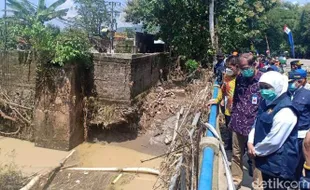 Gubernur Jatim Tinjau Banjir di Magetan, Minta Perbaikan Jembatan Diprioritaskan