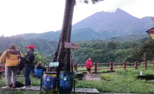 Gunung Merapi 7 Kali Luncurkan Awan Panas hingga 1.800 Meter ke Barat Daya