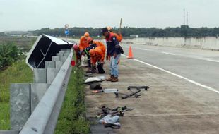 3 Truk Kecelakaan Karambol di Tol Sragen, 3 Orang Meninggal, 1 Luka-luka