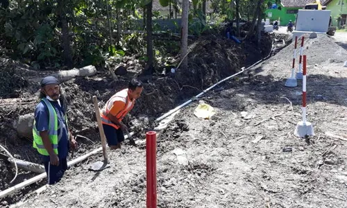 Proyek Perbaikan Jalan Bikin Pasokan Air PDAM Kulonprogo Terganggu, Pelanggan Mengeluh