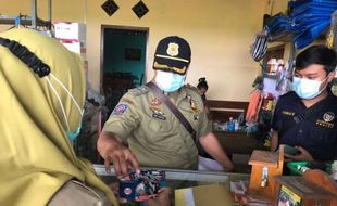 1.600 Batang Rokok Ilegal Disita Dari Toko Kelontong di 4 Kecamatan Karanganyar