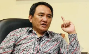 Respons Hasto, Andi Arief: Koalisi dengan PDIP Bunuh Diri Politik