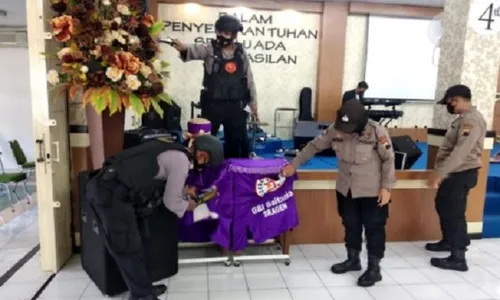 Di Sragen, Polisi Maraton Sterilisasi Gereja