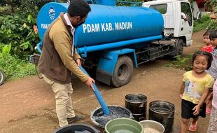 Pipa Rusak Diterjang Banjir, 1.100 Keluarga di Madiun Kesulitan Air Bersih