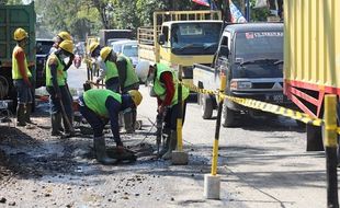 Catat! Flyover Ganevo Dipasang Grider, Jalan Semarang-Purwodadi Ditutup