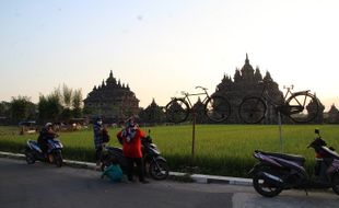 Sensasi Ngabuburit Sembari Berburu Senja di Candi Plaosan Klaten