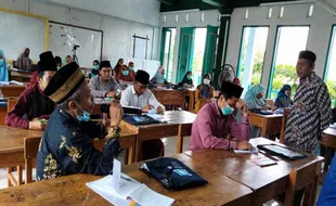 Balai Bahasa Provinsi Jateng Ajak Santri di Rembang Kreatif Menulis Cerpen