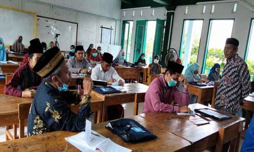 Balai Bahasa Provinsi Jateng Ajak Santri di Rembang Kreatif Menulis Cerpen