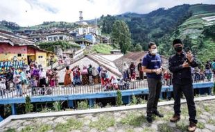 Nepal Van Java Kaliangkrik Magelang Bikin Menteri Sandiaga Penasaran Nginap