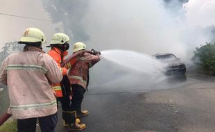 Mobil Sedan Terbakar di Overpass Pilangsari Sragen, Begini Kronologinya