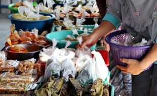 Penjual Makanan Siap Saji Banjiri Lokasi Strategis Di Blora