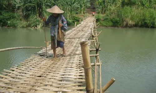 Cerpen Sepanjang Bengawan Membawa Sisa Kenangan