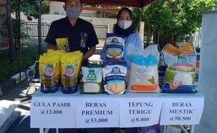 Gelar Pasar Murah Sembako, Bulog Surakarta Terapkan Sistem Drive Thru