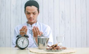 Pakai Tips Ini Agar Tak Kalap Saat Berbuka Puasa