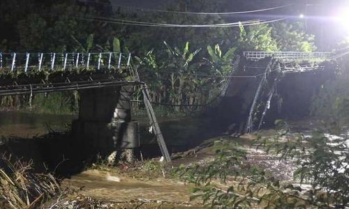 Diterjang Air Sungai, Jembatan Patihan Madiun Putus