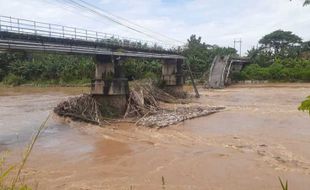 Ngeri! Pria Ini Ceritakan Kondisi Jembatan Patihan Madiun 10 Menit Sebelum Diterjang Arus