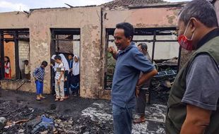 Ditinggal Ke Tempat Anak, Rumah Pria 91 Tahun Di Karanganyar Ludes Terbakar