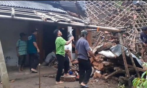 Banjir Dan Longsor Di Madiun, 1 Warga Tertimpa Reruntuhan Rumah