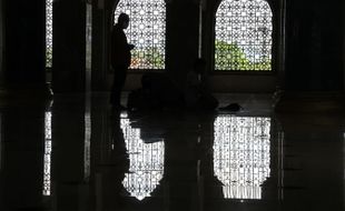 Larangan Iktikaf di Masjid Klaten hingga Zakat Fitrah Diantar ke Rumah