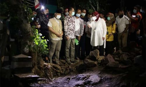 Tinjau Lokasi Banjir Magetan, Mensos Risma Beri Bantuan dan Sarankan Ini