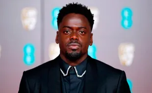 Raih Oscar 2021, Daniel Kaluuya Dedikasikan Kemenangan untuk Ibunda