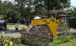 Sedih Rumahnya Kena Tol Solo-Jogja, Warga Klaten Ini Pajang Replika Stoom Walls