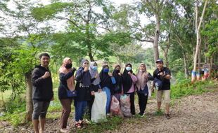 Punguti Sampah Plastik, Ngabuburit Berfaedah ala Trash Hero Madiun