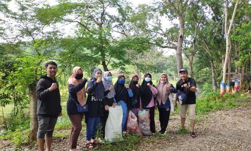 Punguti Sampah Plastik, Ngabuburit Berfaedah ala Trash Hero Madiun