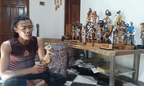 Tak Hanya Laku di Luar Negeri, Wayang Kayu Buatan Pria Madiun Ini Juga Jadi Suvenir DPR RI