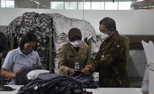 Siapa Tanggung Jawab Pembatasan Sif Kerja saat PPKM Darurat di Jateng?