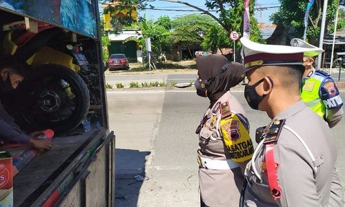 Petugas Amankan Truk Berisi Pemudik, Hewan Peliharaan dan Motor