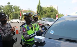 Polrestabes Semarang Gelar Tes Antigen Acak Pemudik di Simpang Lima